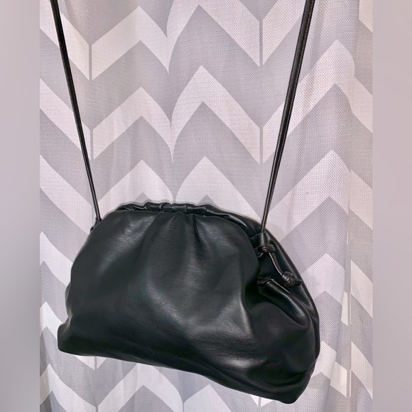 Beautiful Magnetic Closure Crossbody/Shoulder bag! - Picture 4 of 8